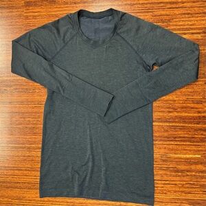 Lululemon Swiftly Tech Long Sleeve Crew Neck Performance shirt size 8 dark blue